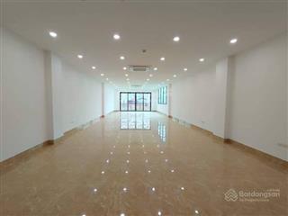 Cho thuê nhà mới thông sàn thang máy đường ô tô tránh lạc long quân. dt 60m, 6t. giá 30tr