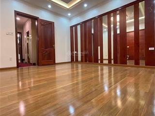 Cho thuê biệt thự sang trọng rộng thoáng kđt tp giao lưu. dt 200m2 xd 150m2 x 5t mt 12m. giá 55tr
