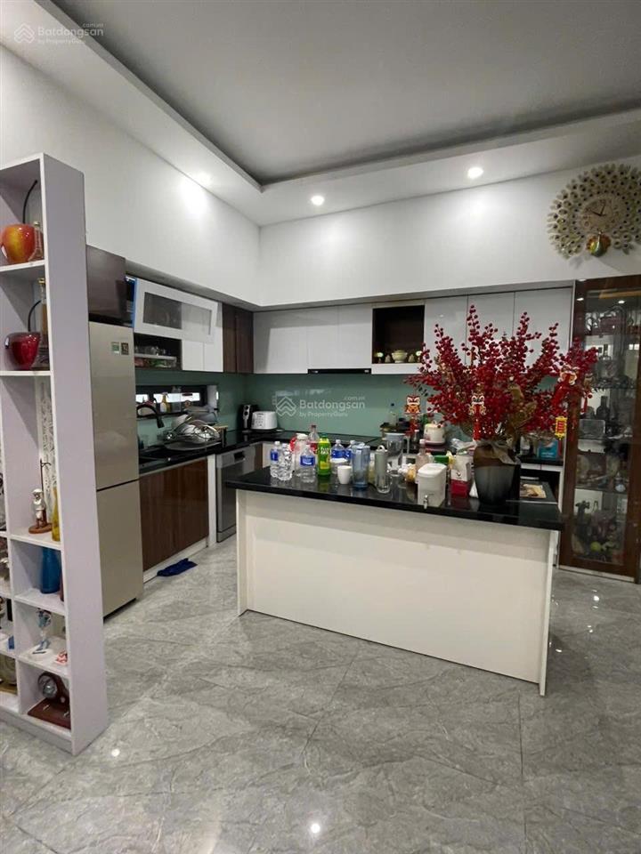 Gia đình cần bán gấp nhà 3 tầng 130m2 mặt tiền 8,1m đường mai lão bạng, hải châu gần chợ đống đa