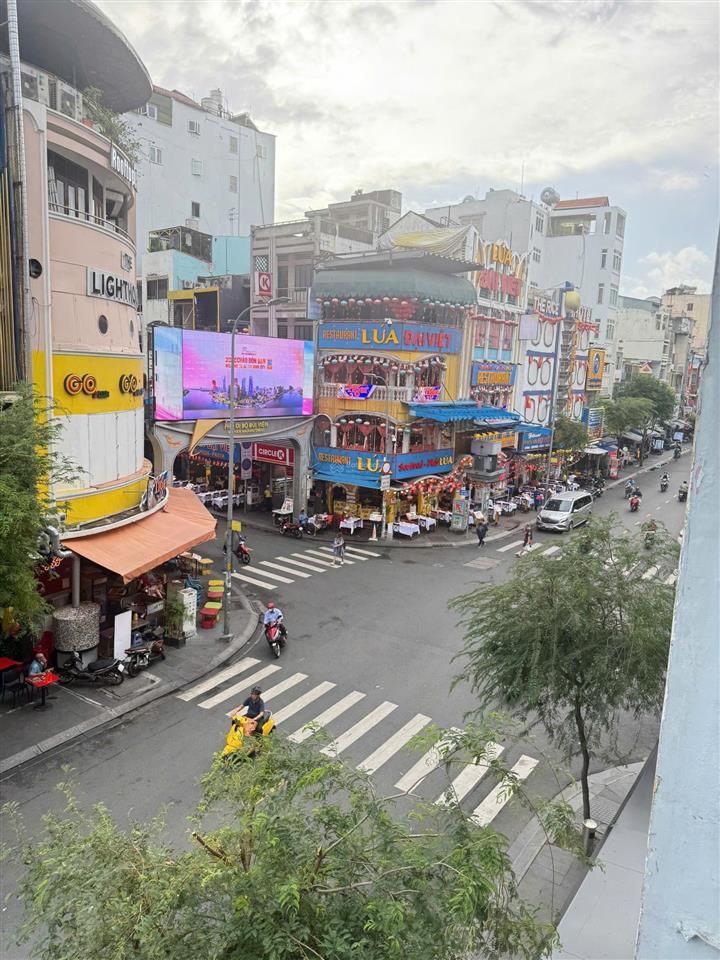 Cần bán gấp nhà căn hộ lầu 2 mặt tiền đường đề thám phường bến thành dtsd 35m giá 1 tỷ 7