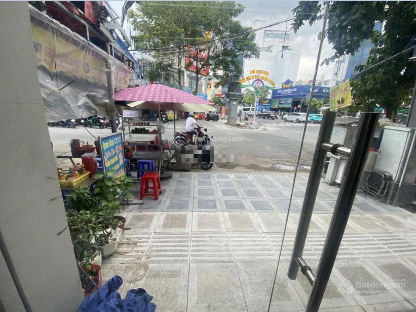 Nhà 2 mặt tiền căn góc đường 3/2. ngang 5.5x14m, 4pn, 4wc. giá 35 triệu/th (4 lầu)