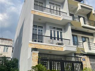 Cực phẩm! cần bán gấp nhà quốc lộ 13. dt 7,5x36m. thích hợp xây chdv