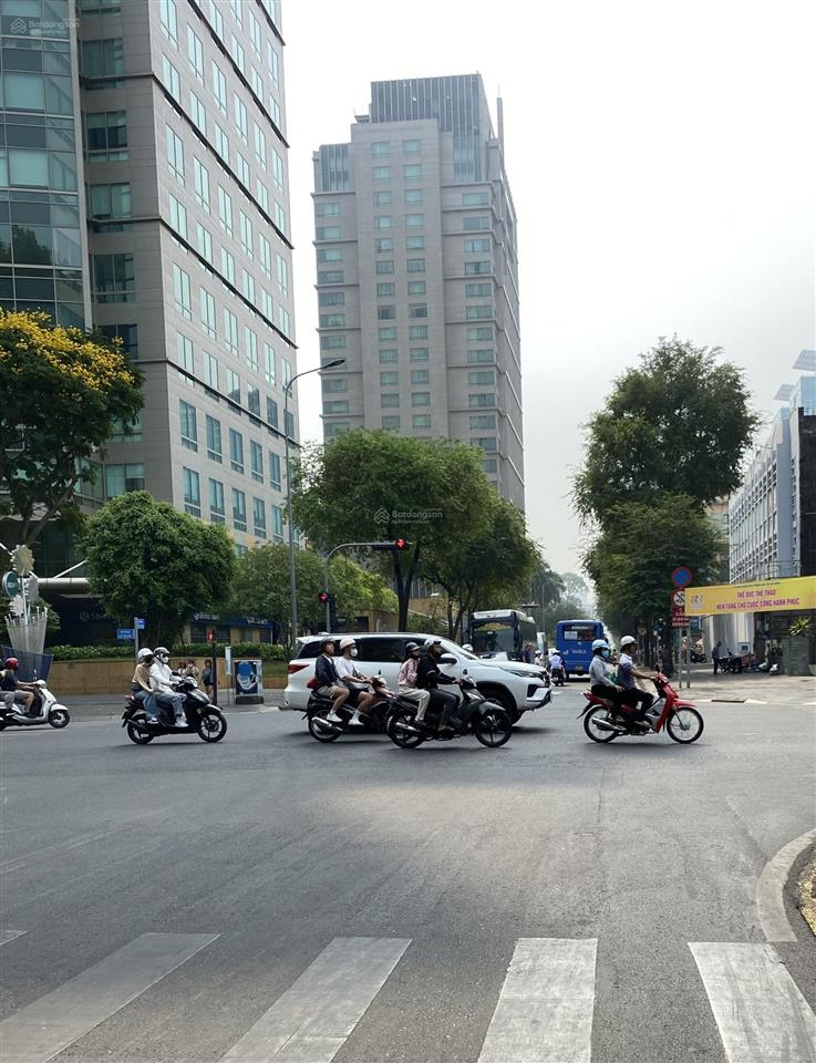 Cần bán mặt tiền võ văn tần, p5, q3 (6x17m nở hậu  3 lầu) vị trí đẹp, hết lộ giới