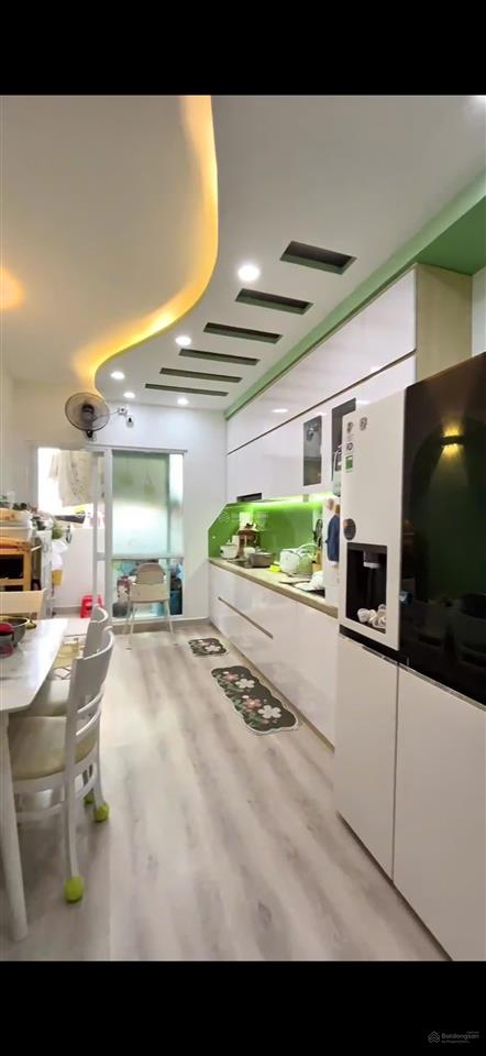 Cần bán căn hộ 2pn, 2wc, nội thất cao cấp, nhà mới dọn vào ở liền