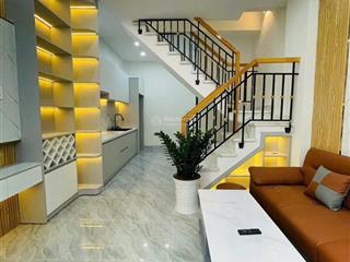 Nhà cực đẹp sổ hồng riêng 1 trệt  1 lầu ngay trường đại học tài chính marketting giá chỉ 4,5 tỷ