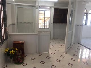 Bán căn chung cư c3 quận 4, dt 50m2 sổ hồng riêng giá chỉ 2.3 tỷ