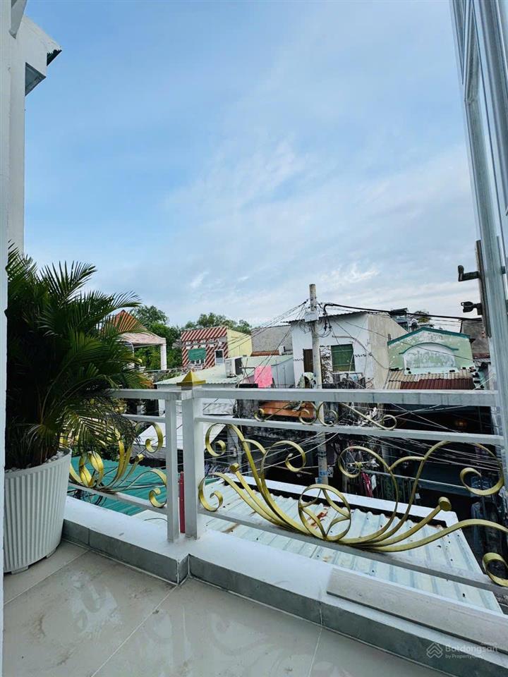 Cần bán căn hộ chung cư saigon south residences dt 65m có 2pn, 2wc có ô để xe hơi sở hữu riêng