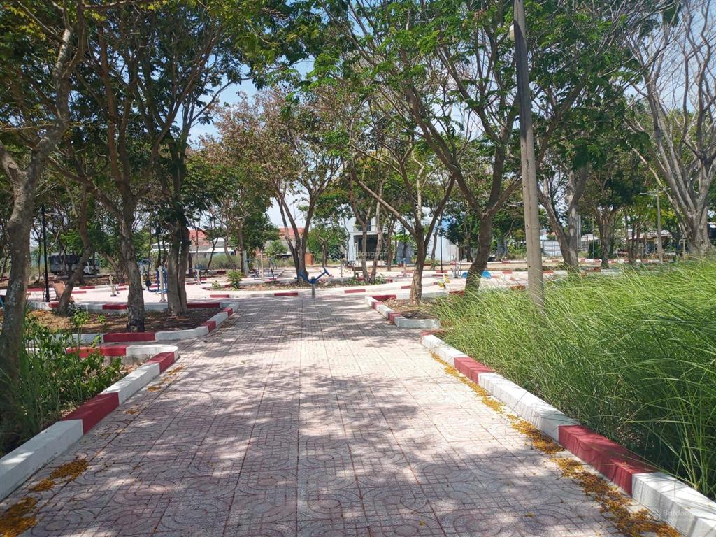 Đất lý nhơn dt 1000m2 có 865m2 thổ cư đối diện công viên sát trường tiểu học giá 5,8tỷ