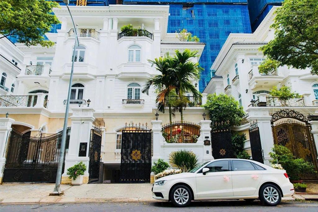 Biệt thự cityland quận 7.dt đất 10 22m = 220m 3 lâu thang máy giá 53 tỷ