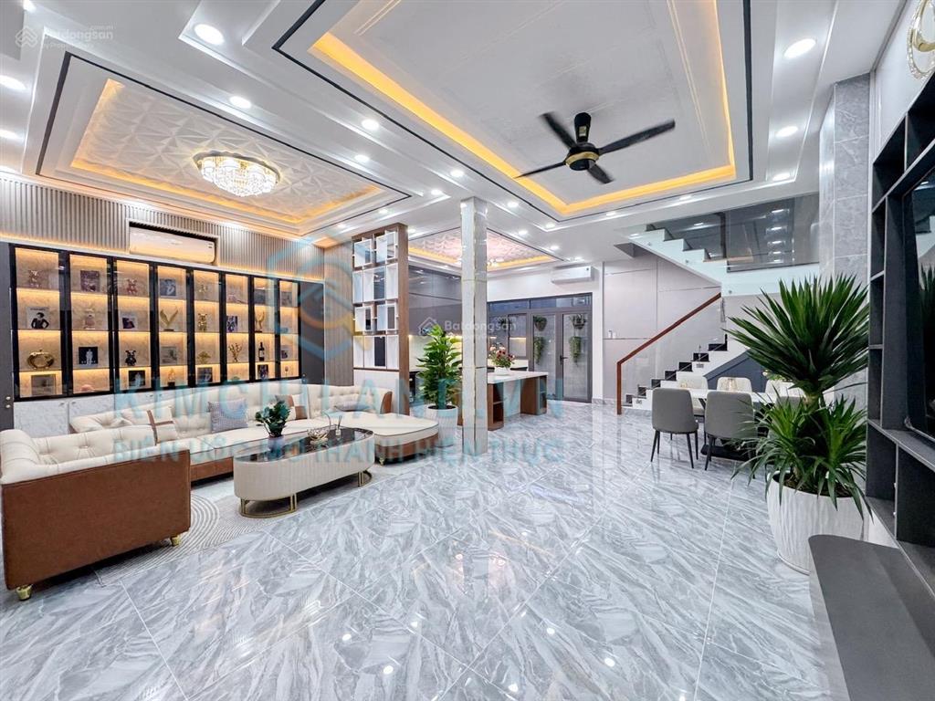 Bán nhà phố hiện đại dt 7,5m x 15m đường huỳnh tấn phát, giá 8.9 tỷ. giá tốt có video