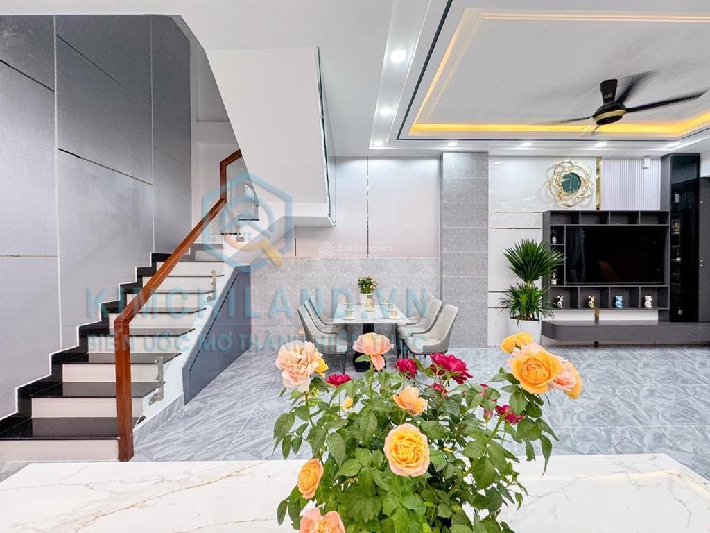 Bán nhà phố hiện đại dt 7,5m x 15m đường huỳnh tấn phát, giá 8.9 tỷ. giá tốt có video
