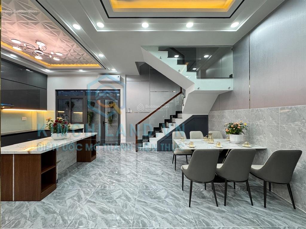 Bán nhà phố hiện đại dt 7,5m x 15m đường huỳnh tấn phát, giá 8.9 tỷ. giá tốt có video