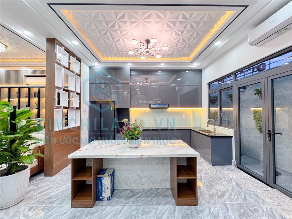 Bán nhà phố hiện đại dt 7,5m x 15m đường huỳnh tấn phát, giá 8.9 tỷ. giá tốt có video