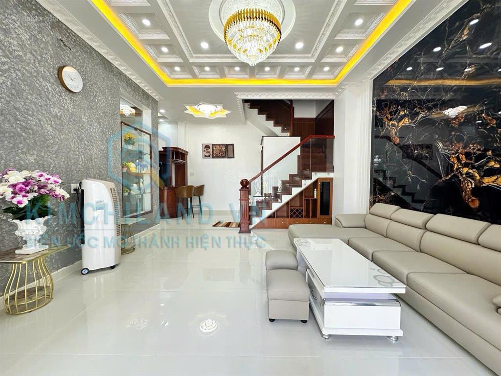 Nhà phố sân vườn hiện đại phong cách thư giãn như resort, đường lê văn lương, phước kiển