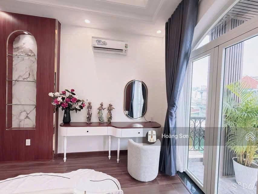 Bán nhà mặt phố đường số 43, quận 7 (sổ hồng 4x20m) 6 tầng full nội thất (thang máy hiện đại)