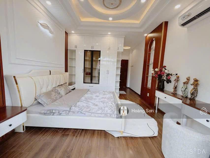 Bán nhà mặt phố đường số 43, quận 7 (sổ hồng 4x20m) 6 tầng full nội thất (thang máy hiện đại)