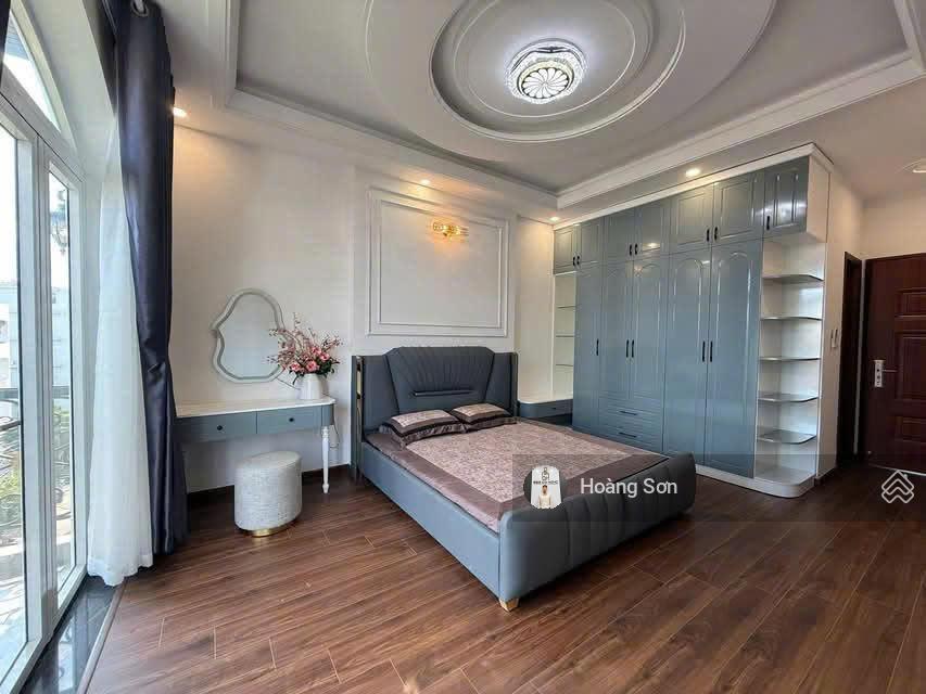 Bán nhà mặt phố đường số 43, quận 7 (sổ hồng 4x20m) 6 tầng full nội thất (thang máy hiện đại)