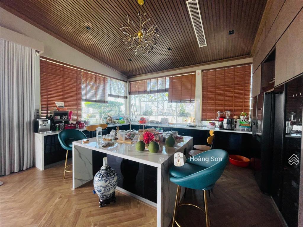 Tòa nhà chdv trung tâm quận 7 ( sổ hồng 15x32m ) hầm + 8 tầng + 95 phòng, thu nhập 9 tỷ/năm