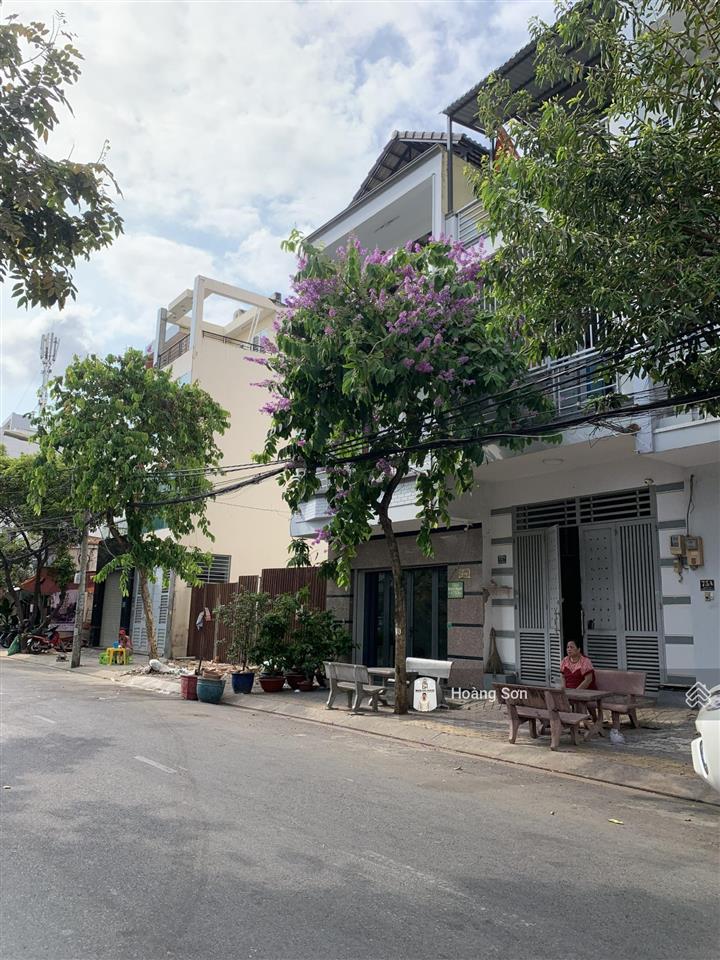 Cần bán gấp lô đất 9x22m đường số tân quy, quận 7  xd hầm lửng 5 tầng mct