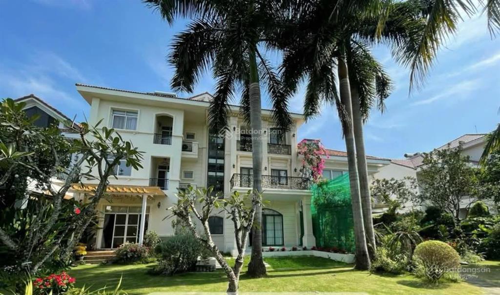 Chủ đổi nơi ở mới, cần bán nhanh căn biệt thự chateau mặt sông đẹp nhất khu. giá tốt nhất