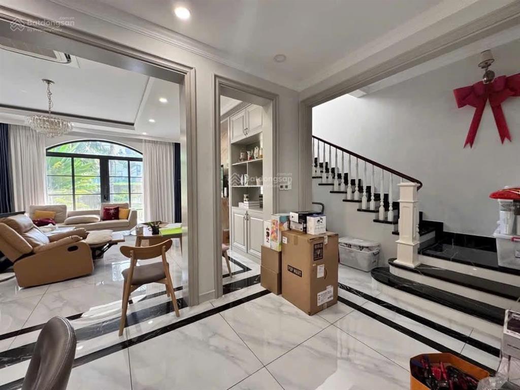 Chủ đổi nơi ở mới, cần bán nhanh căn biệt thự chateau mặt sông đẹp nhất khu. giá tốt nhất