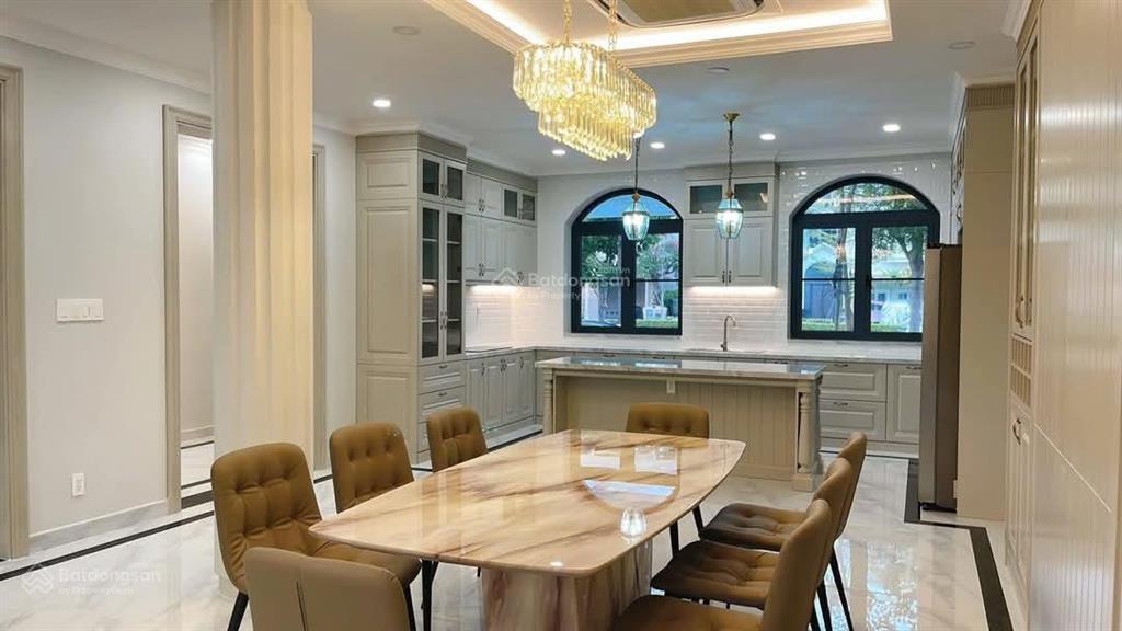 Chủ đổi nơi ở mới, cần bán nhanh căn biệt thự chateau mặt sông đẹp nhất khu. giá tốt nhất