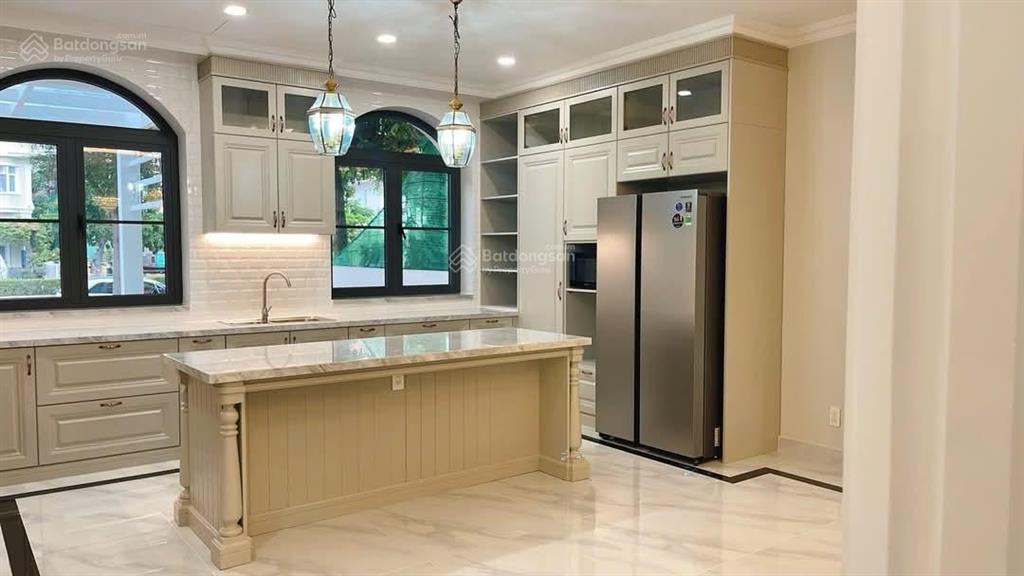 Chủ đổi nơi ở mới, cần bán nhanh căn biệt thự chateau mặt sông đẹp nhất khu. giá tốt nhất