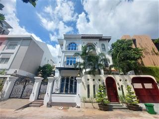 Cần bán gấp căn biệt thự khu mỹ hưng, phú mỹ hưng với dt 155m2 nhà có nội thất. giá cần bán nhanh