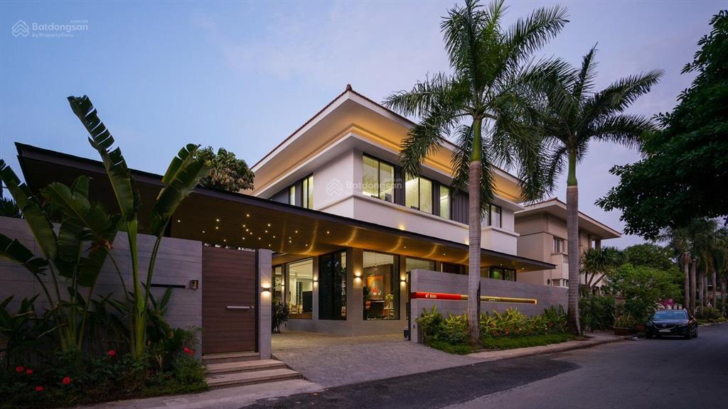 Cần bán căn biệt thự khu mỹ quang, phú mỹ hưng với nội thất cực kỳ đẹp, vào ở ngay với 5 phòng ngủ