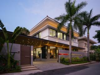 Cần bán căn biệt thự khu mỹ quang, phú mỹ hưng với nội thất cực kỳ đẹp, vào ở ngay với 5 phòng ngủ