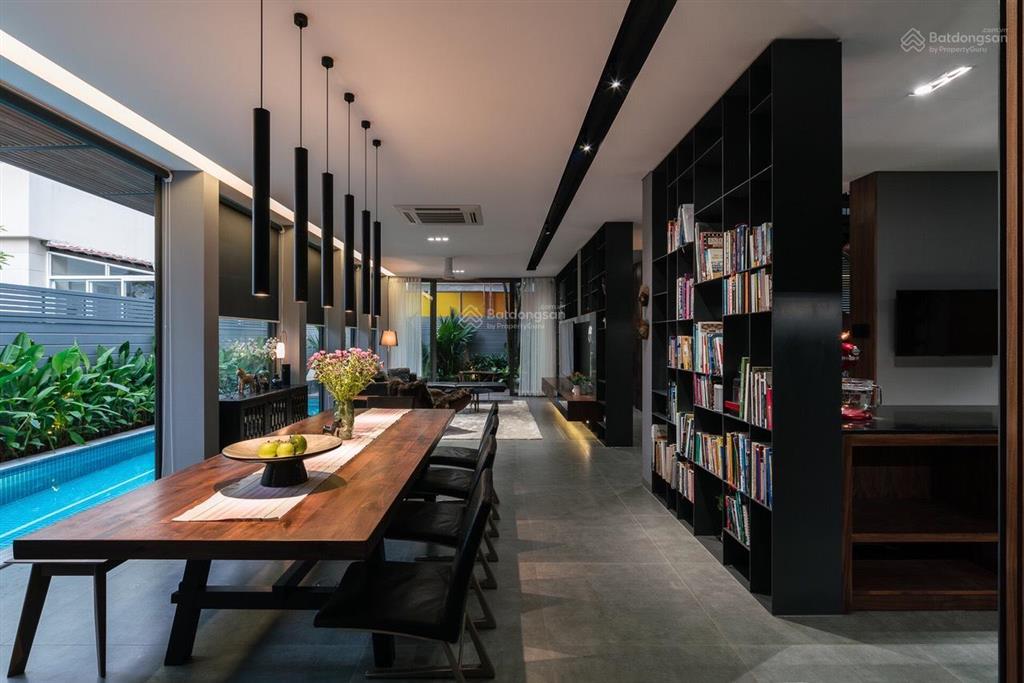 Cần bán căn biệt thự khu mỹ quang, phú mỹ hưng với nội thất cực kỳ đẹp, vào ở ngay với 5 phòng ngủ