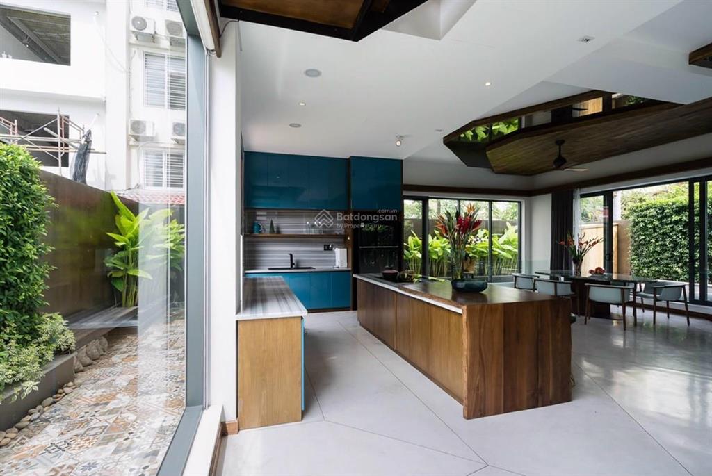 Cần bán gấp căn biệt thự khu mỹ gia, phú mỹ hưng cạnh công viên 2 hecta với dt 289m2 có 5pn