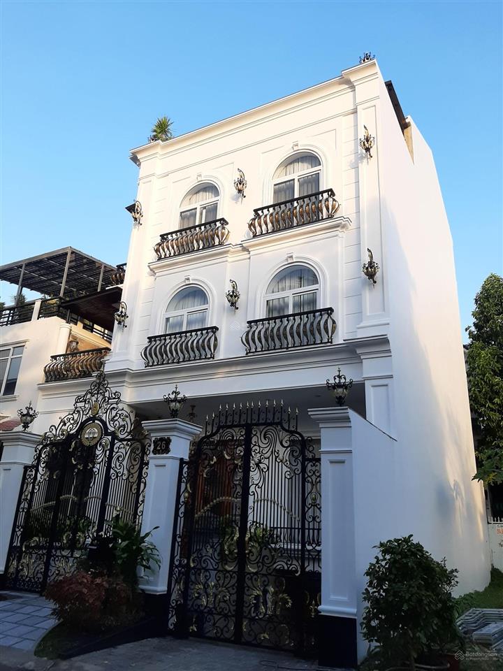 Cần bán gấp căn biệt thự khu mỹ gia, phú mỹ hưng cạnh công viên 2 hecta với dt 289m2 có 5pn