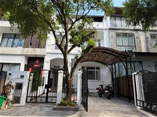 Cần bán căn biệt thự hưng thái, phú mỹ hưng giá tốt nhất khu vực. thiết kế 5pn hiện đại vào ở ngay