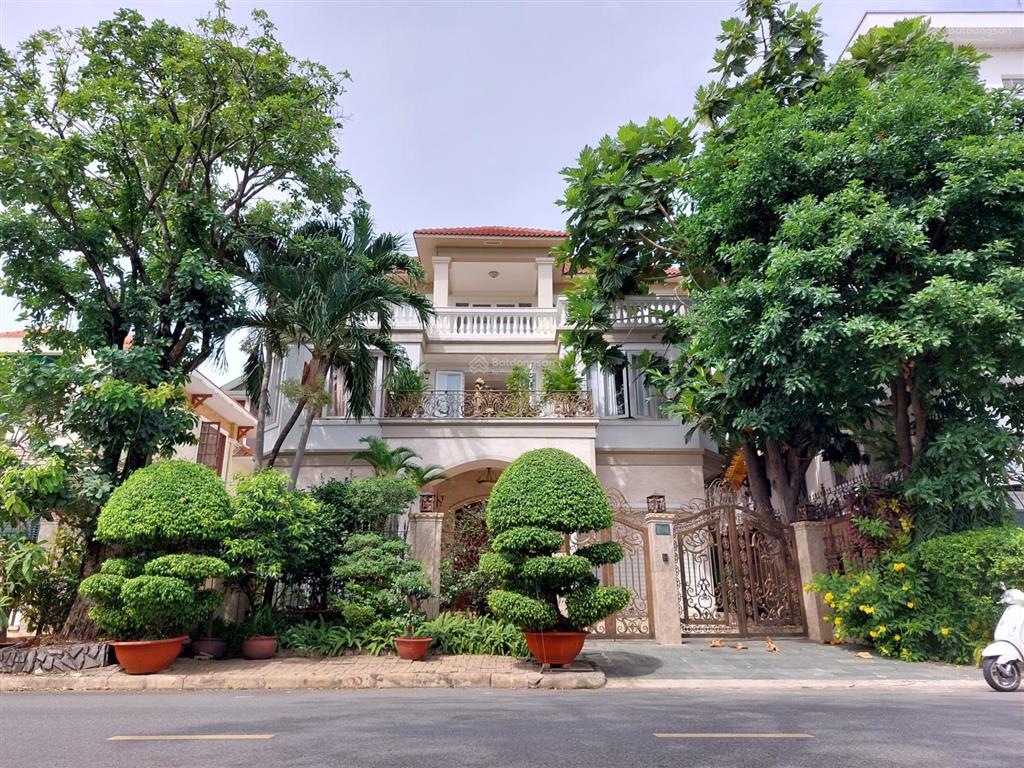 Bán lô đất xây biệt thự đơn lập trung tâm phú mỹ hưng. vị trí lô đất cạnh công viên thoáng mát