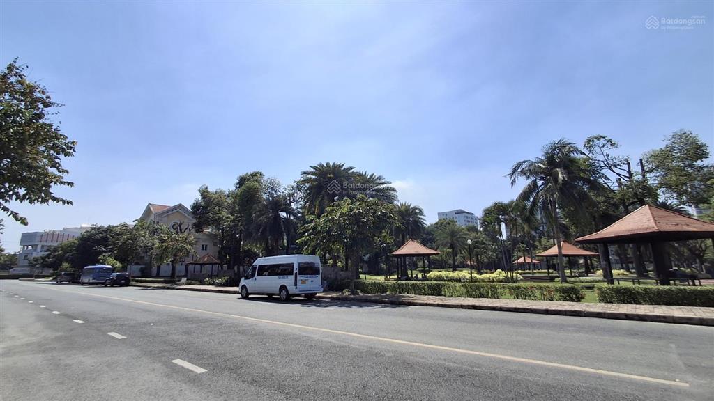 Bán lô đất xây biệt thự đơn lập trung tâm phú mỹ hưng. vị trí lô đất cạnh công viên thoáng mát