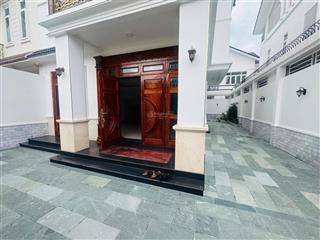 Cho thuê biệt thự giá siêu hời tại chánh hưng, bình chánh, 34 triệu, 200m2. trệt, 3 lầu, sân vườn.