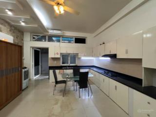 Tầng lửng phía trước, 30m2, giường, nệm, máy lạnh, tủ lạnh, kệ tủ bếp nấu ăn, tủ kính 4 triệu
