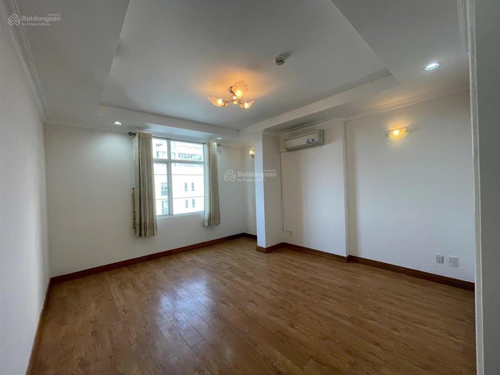 Bán gấp căn hộ 300m2 hoàng tháp plaza, 8.2tỷ, 5pn, 4wc, kdc trung sơn