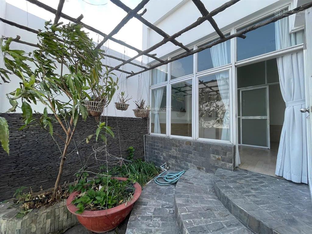 Bán gấp căn hộ 300m2 hoàng tháp plaza, 8.2tỷ, 5pn, 4wc, kdc trung sơn