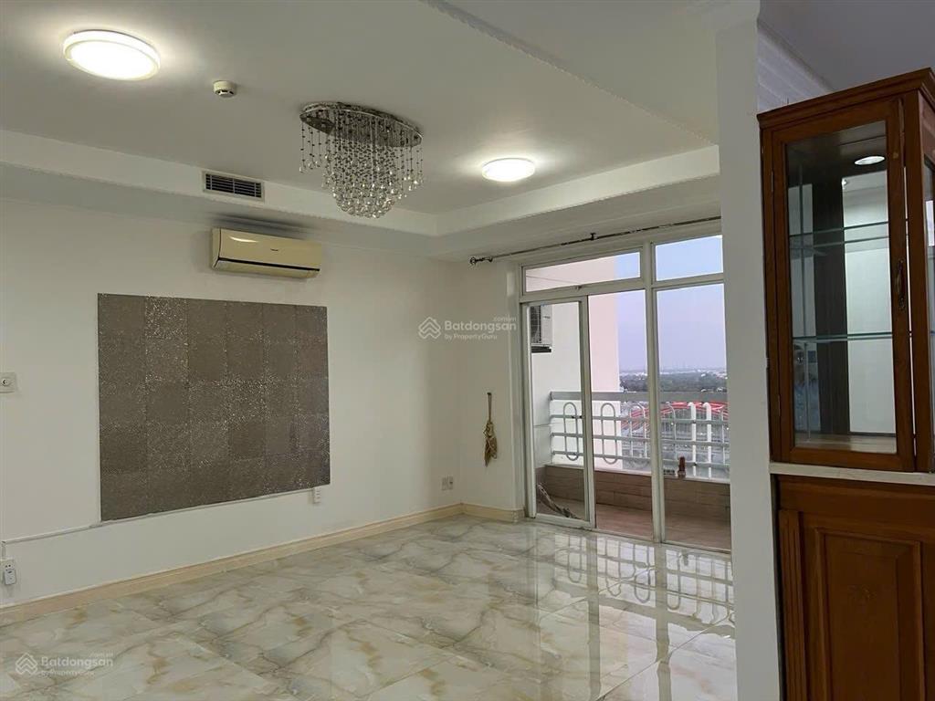 Bán gấp căn hộ 300m2 hoàng tháp plaza, 8.2tỷ, 5pn, 4wc, kdc trung sơn