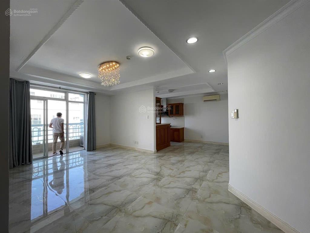 Bán gấp căn hộ 300m2 hoàng tháp plaza, 8.2tỷ, 5pn, 4wc, kdc trung sơn