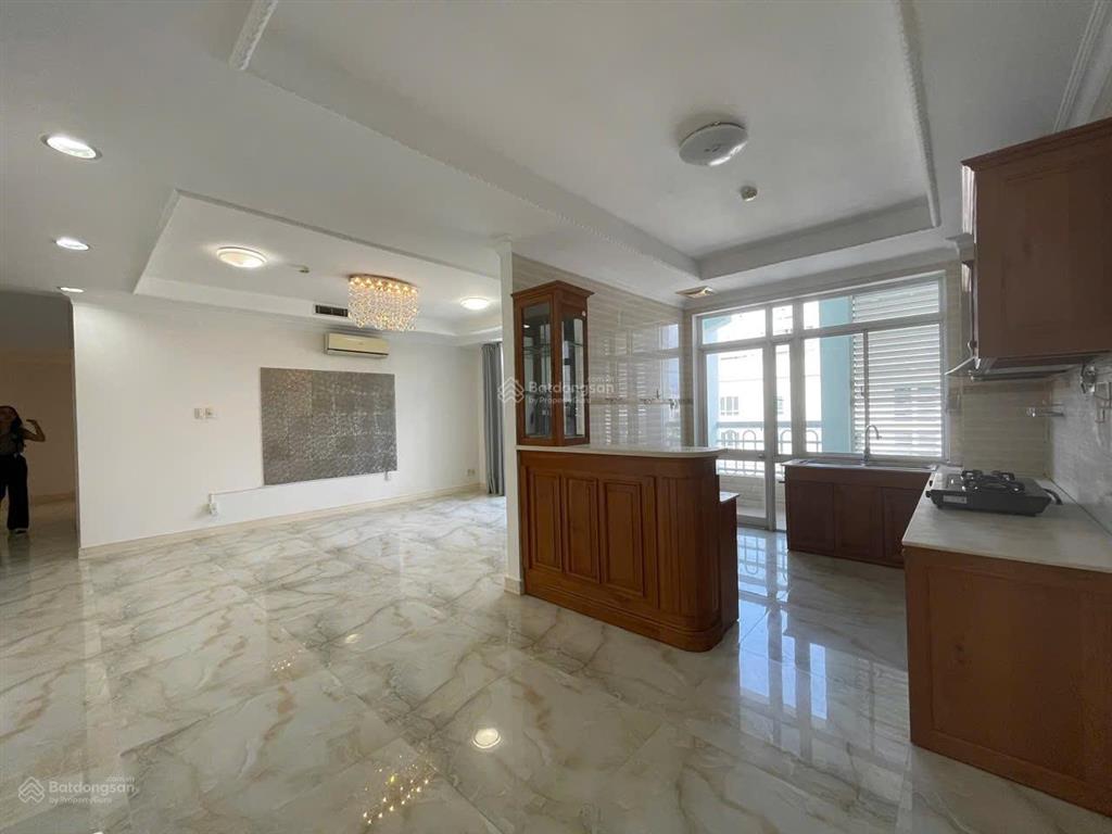 Bán gấp căn hộ 300m2 hoàng tháp plaza, 8.2tỷ, 5pn, 4wc, kdc trung sơn