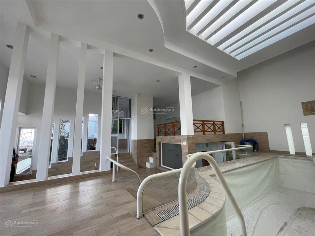 Bán gấp căn hộ 300m2 hoàng tháp plaza, 8.2tỷ, 5pn, 4wc, kdc trung sơn