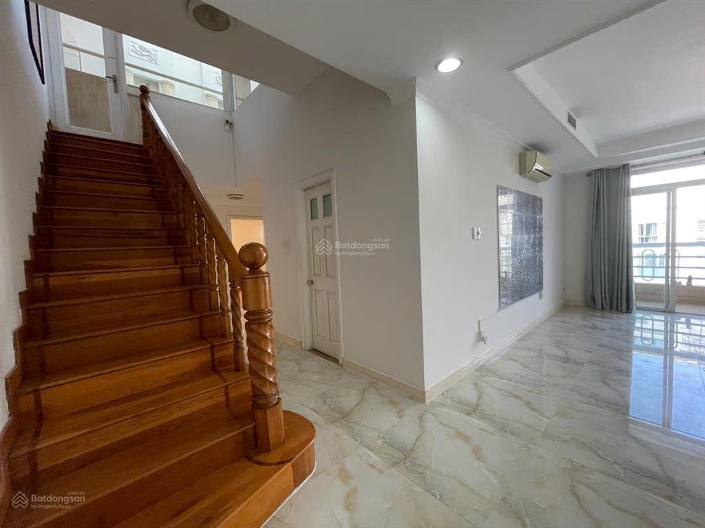 Bán gấp căn hộ 300m2 hoàng tháp plaza, 8.2tỷ, 5pn, 4wc, kdc trung sơn