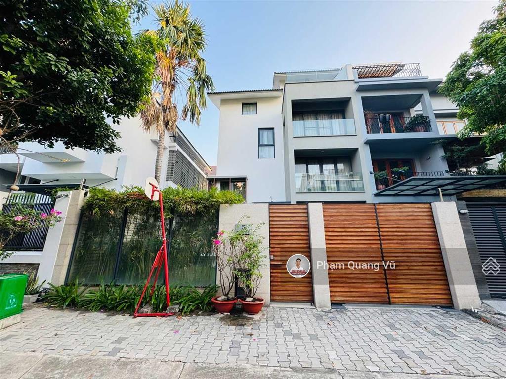 Xuất ngoại bán rẻ biệt thự kdc phú mỹ vph q7, dt 10,5x21m, giá tốt nhất 31 tỷ. lk pmh  0901 294 ***