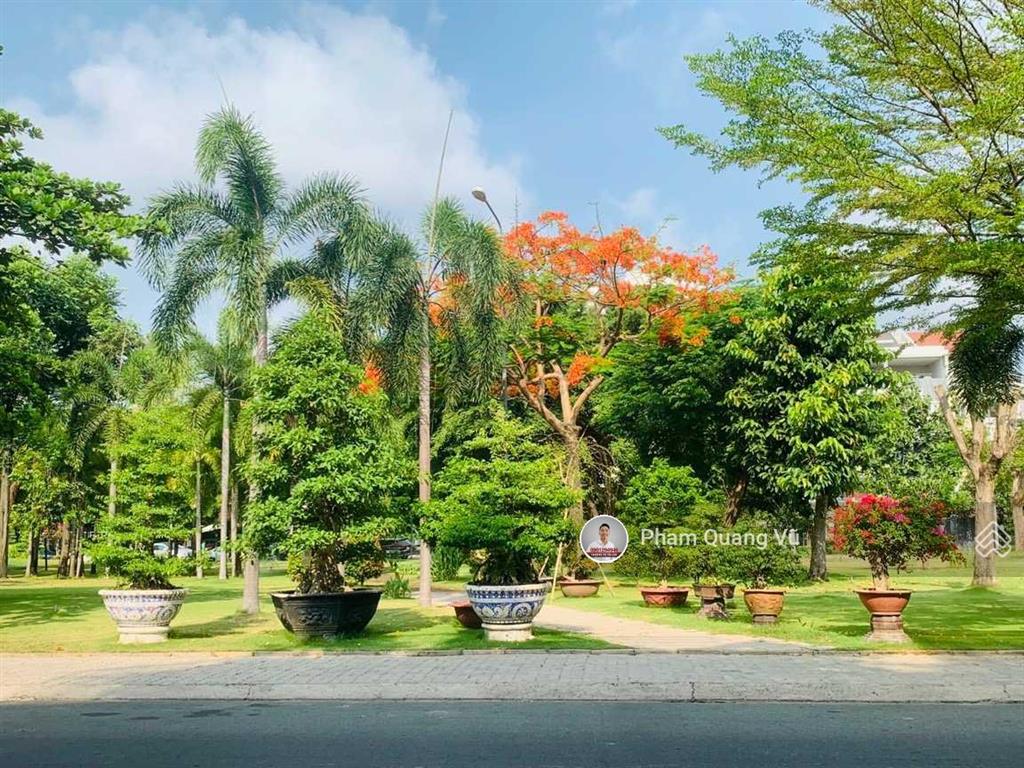 Xuất ngoại bán rẻ biệt thự kdc phú mỹ vph q7, dt 10,5x21m, giá tốt nhất 31 tỷ. lk pmh  0901 294 ***