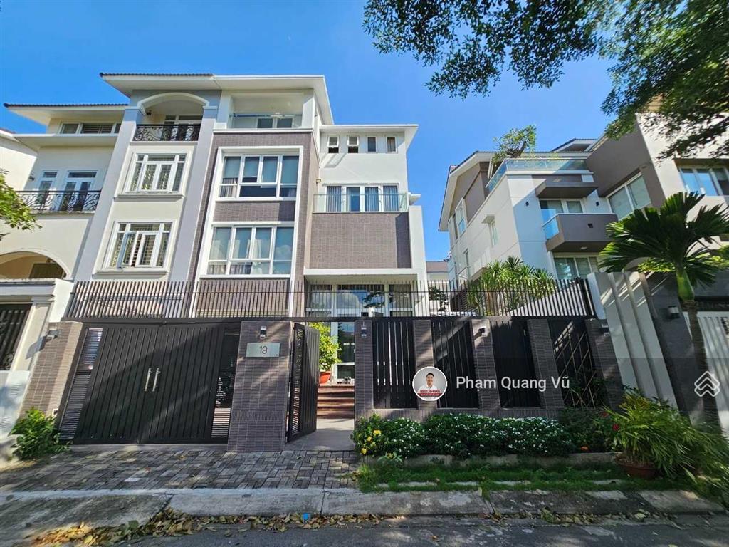 Xuất ngoại bán rẻ biệt thự kdc phú mỹ vph q7, dt 10,5x21m, giá tốt nhất 31 tỷ. lk pmh  0901 294 ***