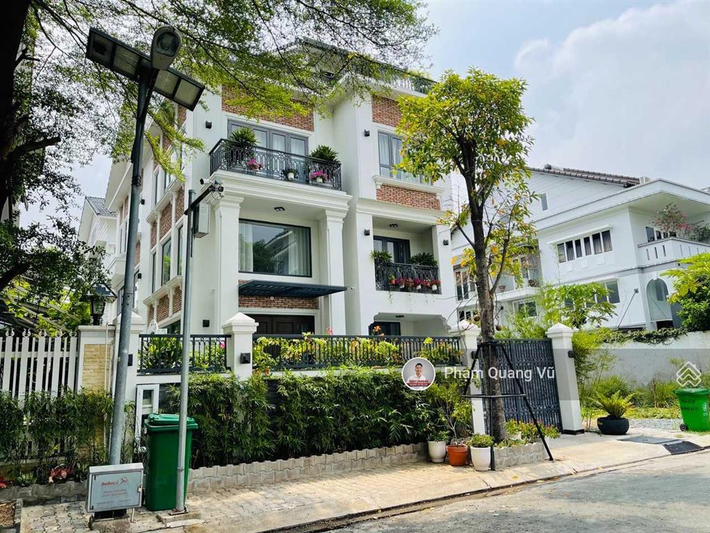 Xuất ngoại bán rẻ biệt thự kdc phú mỹ vph q7, dt 10,5x21m, giá tốt nhất 31 tỷ. lk pmh  0901 294 ***