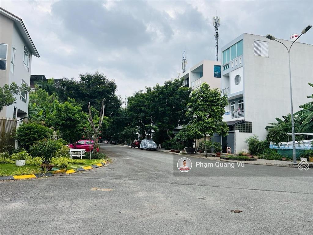 Chính chủ cần bán bt kdc sadeco ven sông, biệt thự 7x18m giá 20 tỷ, nhà phố 5x18m giá 14 tỷ